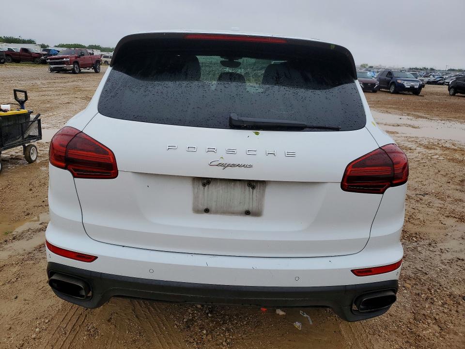 50497216 :رقم المزاد ، WP1AA2A26JKA02367 vin ، 2018 Porsche Cayenne مزاد بيع