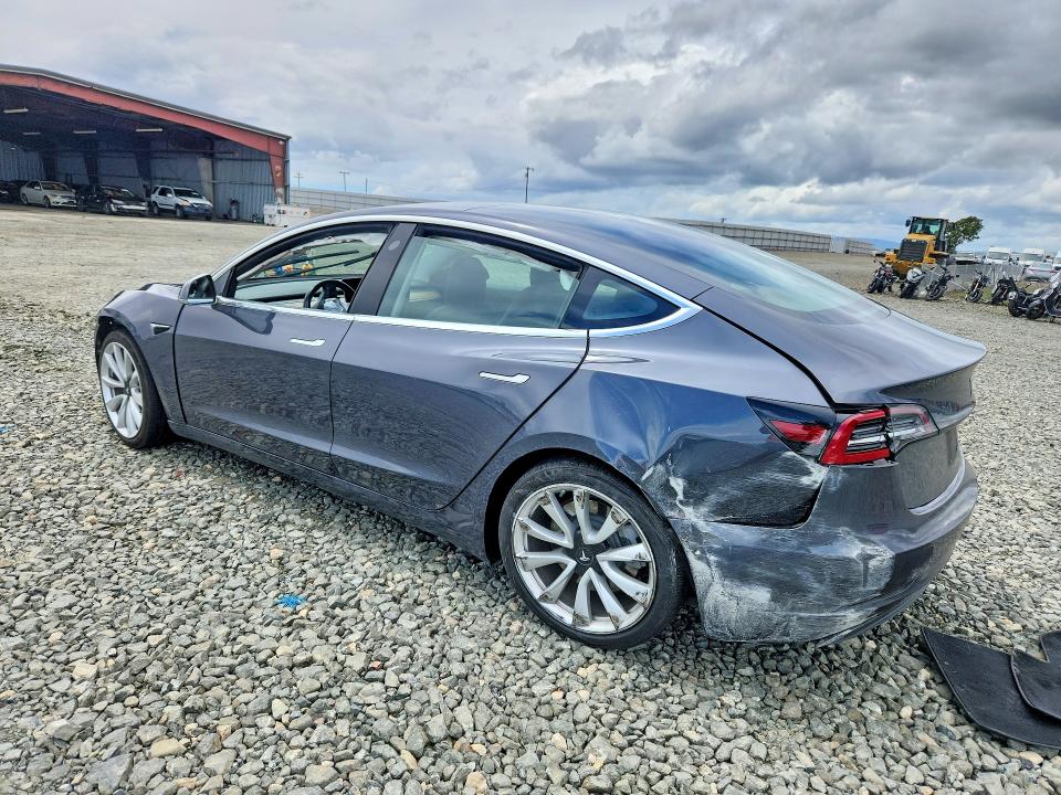 50916606 :رقم المزاد ، 5YJ3E1EB2JF086848 vin ، 2018 Tesla Model 3 مزاد بيع