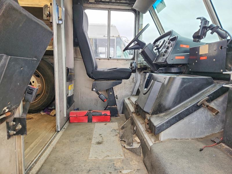 47598436 :رقم المزاد ، 4UZAANBW47CY11451 vin ، 2007 Freightliner Chassis مزاد بيع