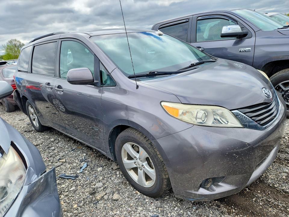 51280536 :رقم المزاد ، 5TDKK3DC9BS025553 vin ، 2011 Toyota Sienna مزاد بيع