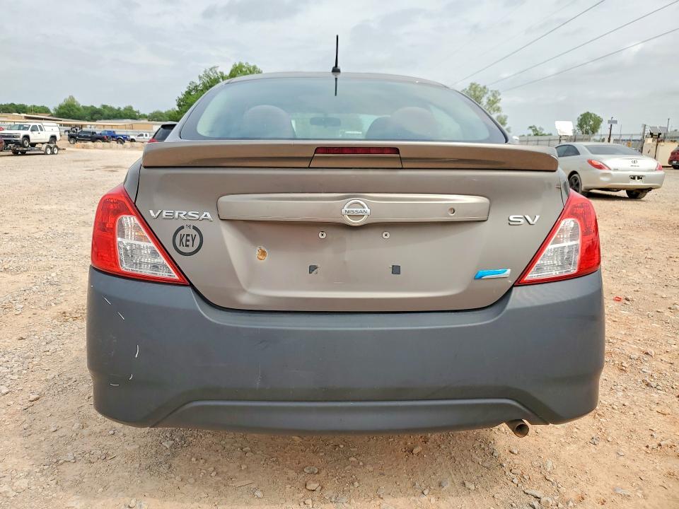 50418076 :رقم المزاد ، 3N1CN7AP7FL827317 vin ، 2015 Nissan Versa مزاد بيع