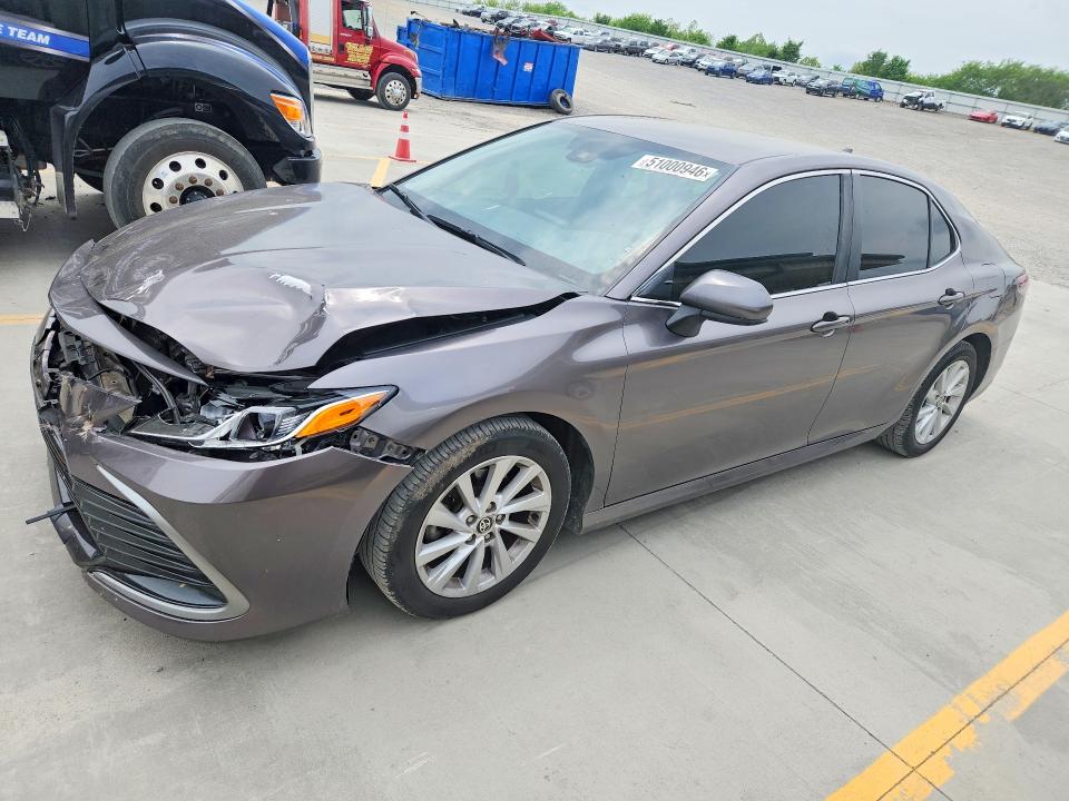 2021 Toyota Camry მანქანა იყიდება აუქციონზე, vin: 4T1C11AK5MU450415, აუქციონის ნომერი: 51000946