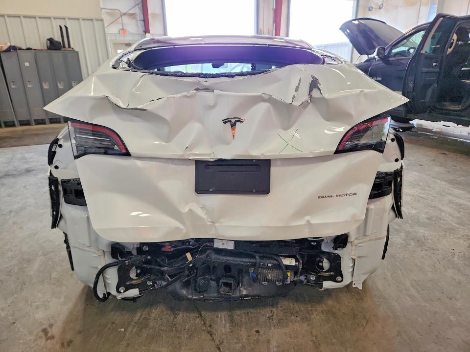 49672176 :رقم المزاد ، 7SAYGDEE1RF207993 vin ، 2024 Tesla Model Y مزاد بيع