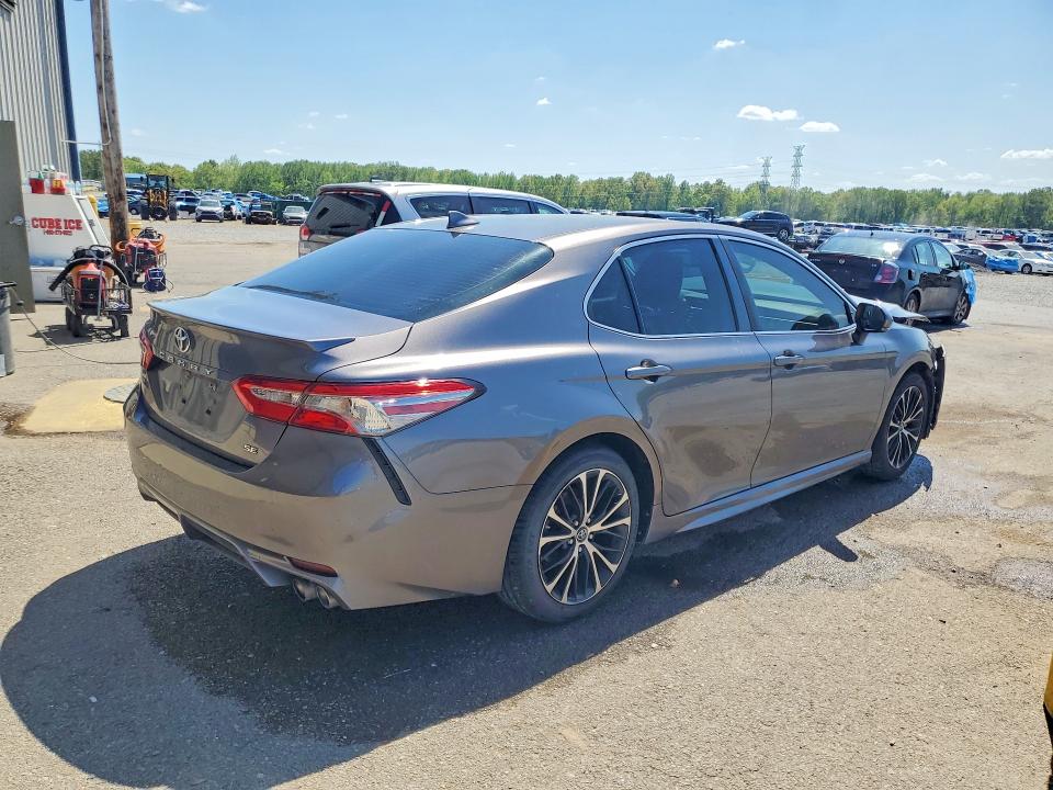Продажа на аукционе авто 2018 Toyota Camry, vin: 4T1B11HK8JU638780, номер лота: 49555836