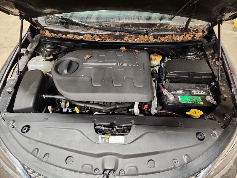 49665776 :رقم المزاد ، 1C3CCCEG4FN512372 vin ، 2015 Chrysler 200 مزاد بيع