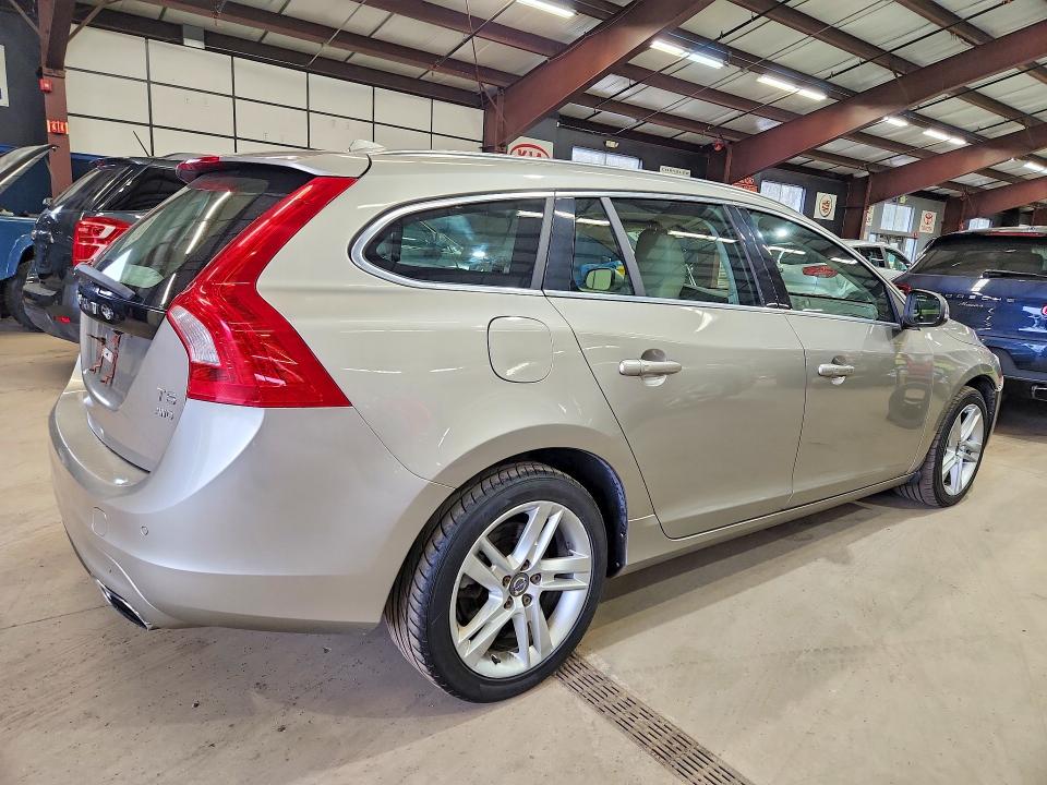 2015 Volvo V60 მანქანა იყიდება აუქციონზე, vin: YV1612SM9F1267136, აუქციონის ნომერი: 51161266