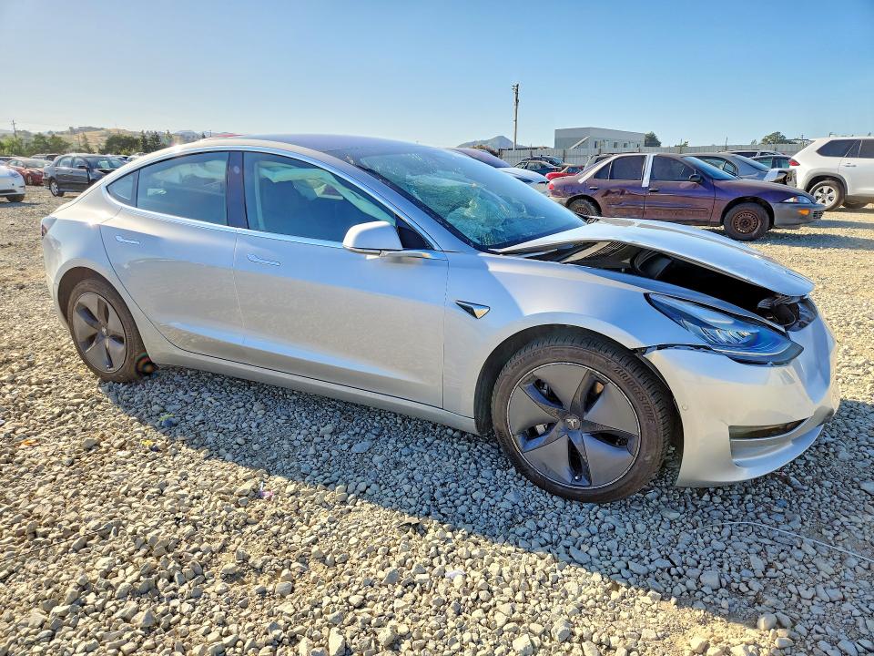 48210796 :رقم المزاد ، 5YJ3E1EB8JF127645 vin ، 2018 Tesla Model 3 مزاد بيع