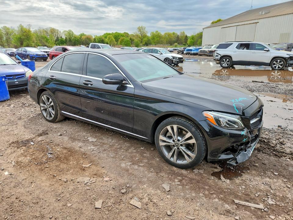 51453656 :رقم المزاد ، 55SWF4KB6JU250925 vin ، 2018 Mercedes-benz C مزاد بيع