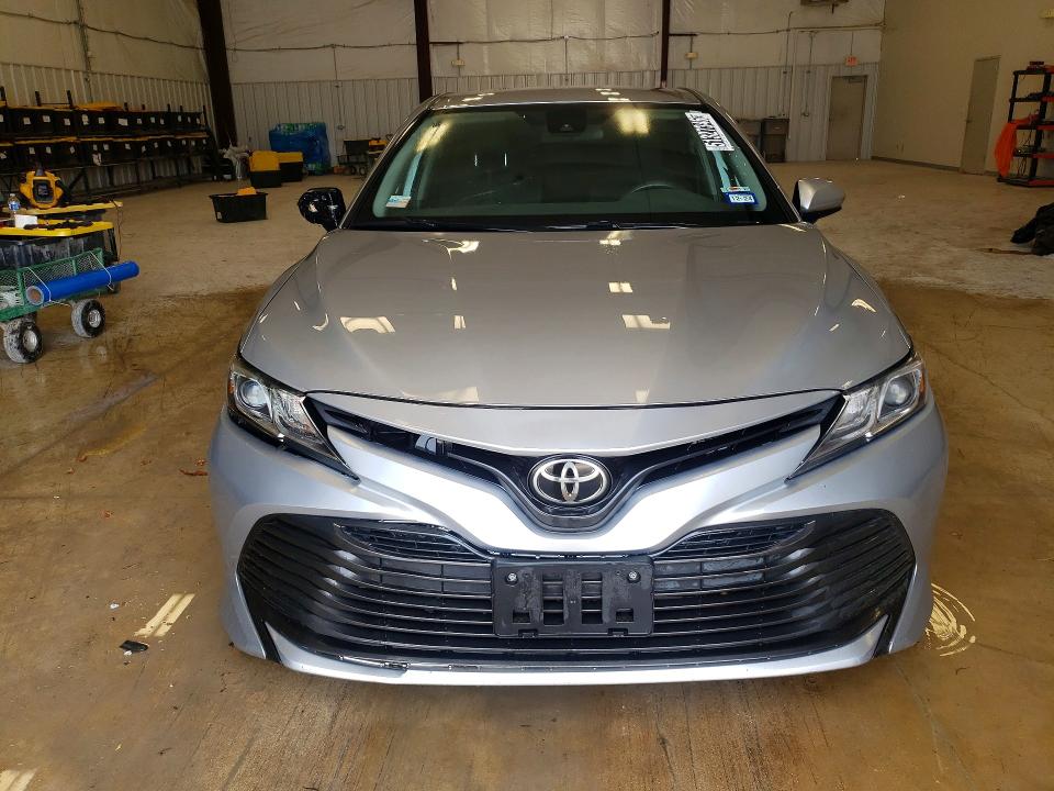 2019 Toyota Camry მანქანა იყიდება აუქციონზე, vin: 4T1B11HK0KU770594, აუქციონის ნომერი: 51327346