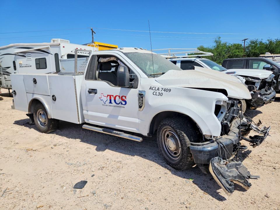 47809296 :رقم المزاد ، 1FDBF3E6XMEC33815 vin ، 2021 Ford F350 مزاد بيع