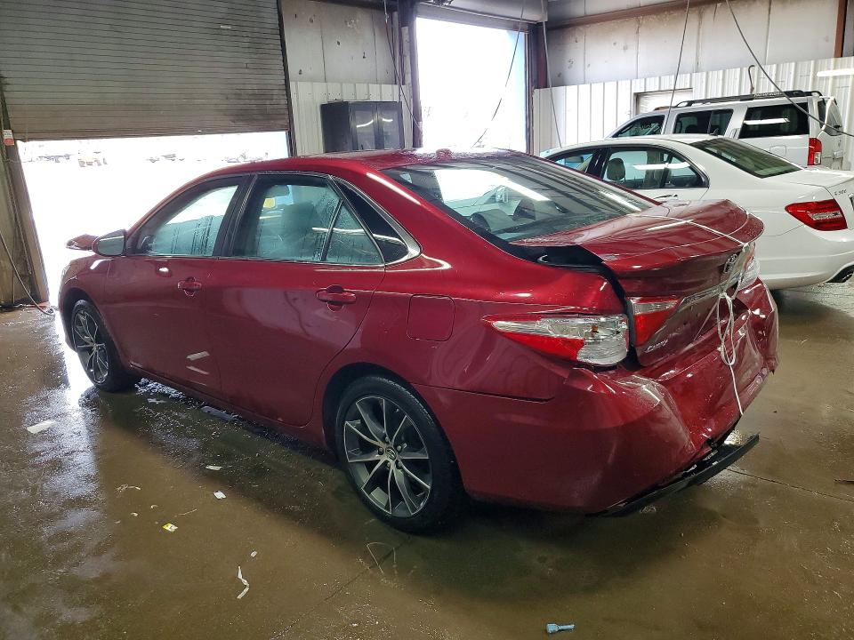 51440616 :رقم المزاد ، 4T1BK1FK1FU555165 vin ، 2015 Toyota Camry مزاد بيع