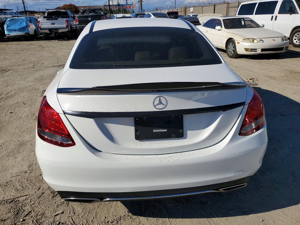 48294466 :رقم المزاد ، 55SWF4JB1JU272963 vin ، 2018 Mercedes-benz C مزاد بيع