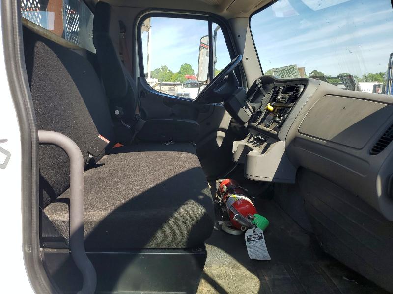 50273776 :رقم المزاد ، 1FVACXDT5GHHH8978 vin ، 2016 Freightliner M2 مزاد بيع