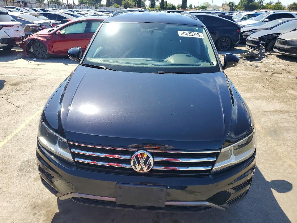 50320356 :رقم المزاد ، 3VV1B7AX3JM057893 vin ، 2018 Volkswagen Tiguan مزاد بيع