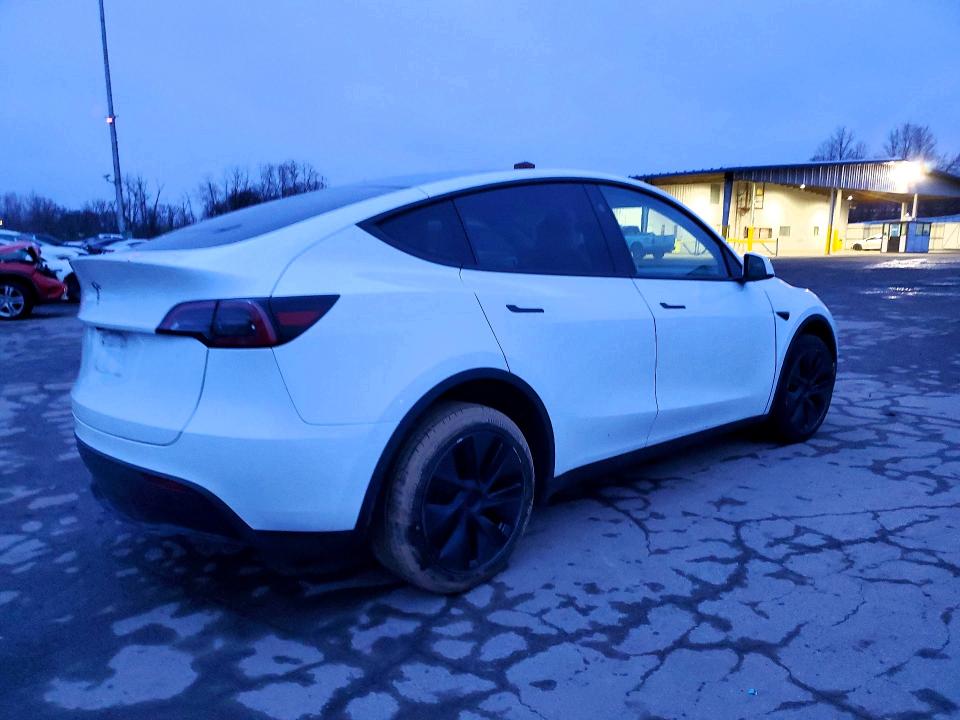 2025 Tesla Model Y მანქანა იყიდება აუქციონზე, vin: 7SAYGDED5SF255624, აუქციონის ნომერი: 47761166