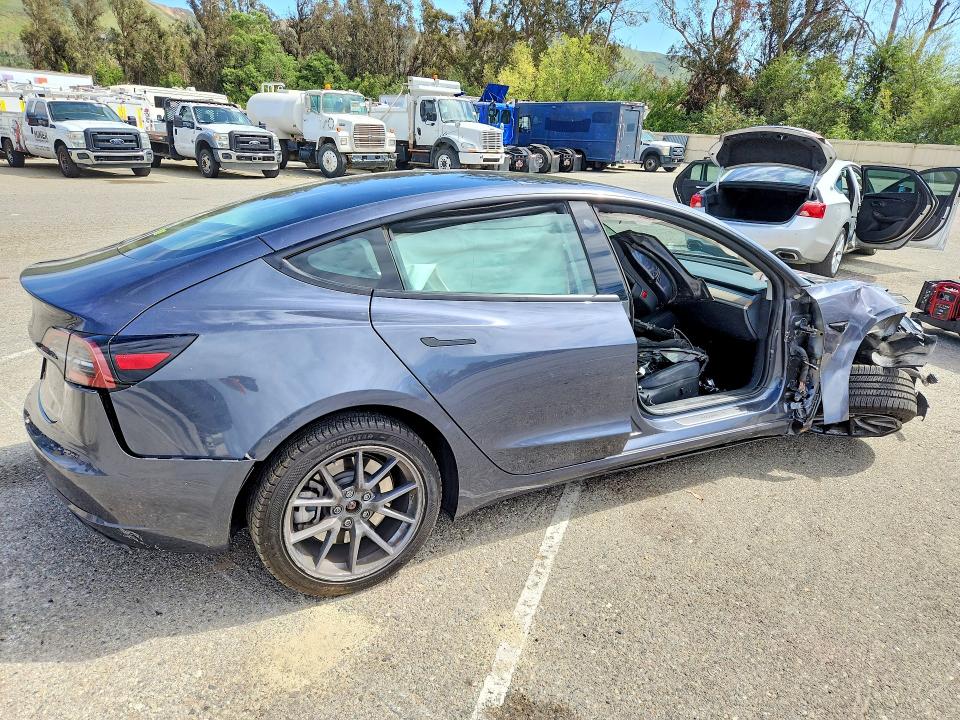 Продажа на аукционе авто 2023 Tesla Model 3, vin: 5YJ3E1EA9PF642637, номер лота: 51677936