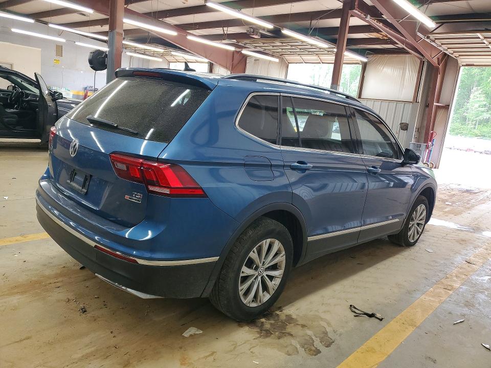 50133486 :رقم المزاد ، 3VV2B7AX7JM122815 vin ، 2018 Volkswagen Tiguan مزاد بيع