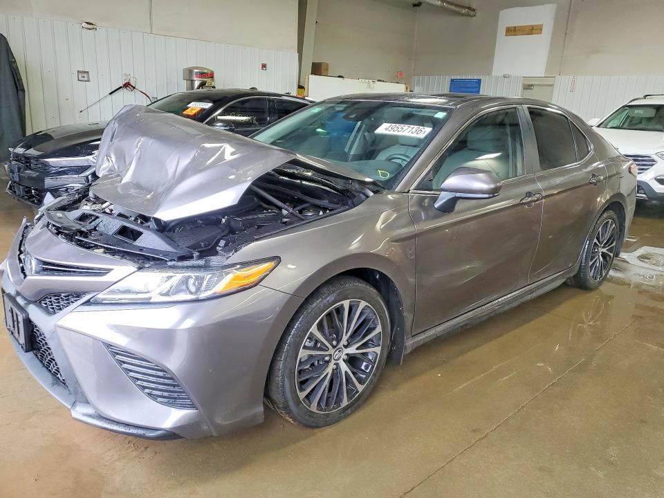 49557136 :رقم المزاد ، 4T1B11HK0KU805585 vin ، 2019 Toyota Camry مزاد بيع