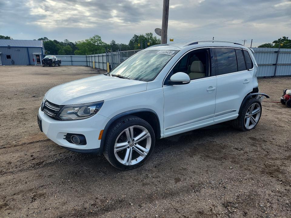 51835436 :رقم المزاد ، WVGAV7AX4FW093021 vin ، 2015 Volkswagen Tiguan مزاد بيع