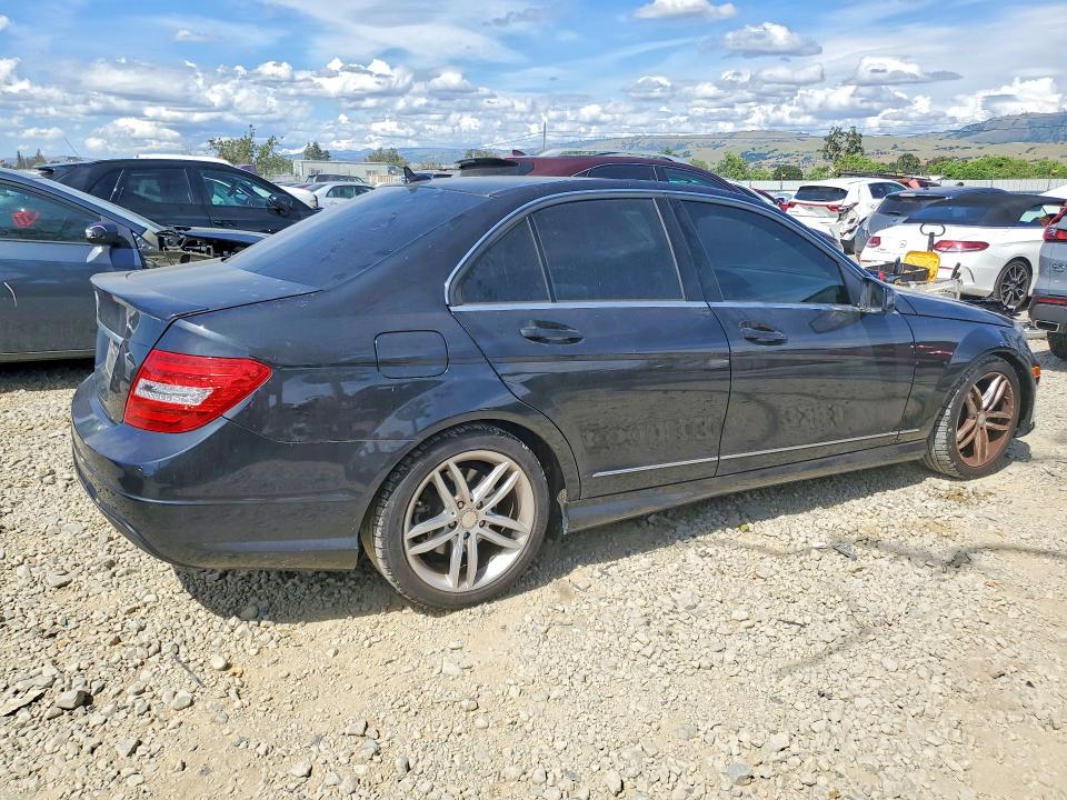 Продажа на аукционе авто 2013 Mercedes-benz C, vin: WDDGF4HBXDA788205, номер лота: 49418316