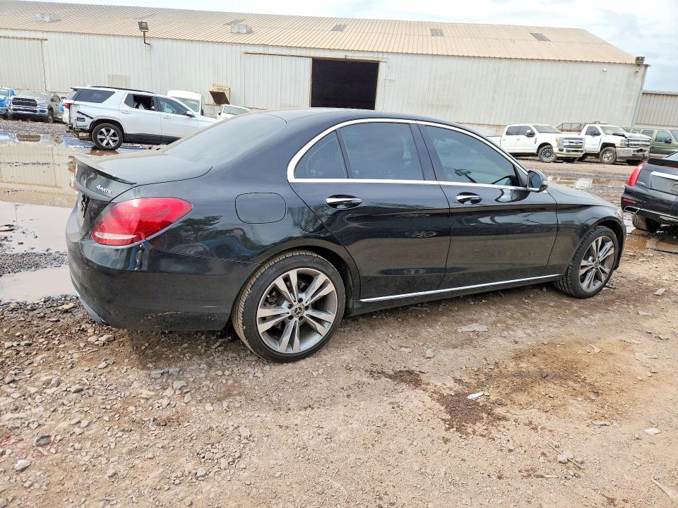 51453656 :رقم المزاد ، 55SWF4KB6JU250925 vin ، 2018 Mercedes-benz C مزاد بيع