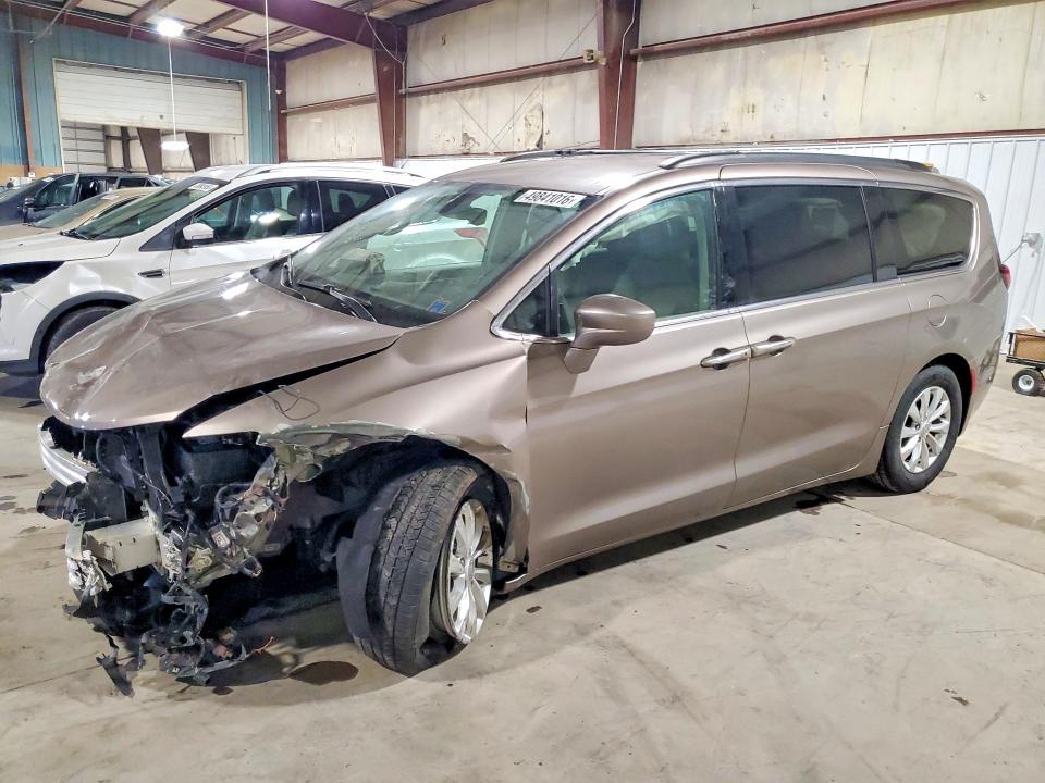 2018 Chrysler Pacifica მანქანა იყიდება აუქციონზე, vin: 2C4RC1FG0JR112393, აუქციონის ნომერი: 49841016