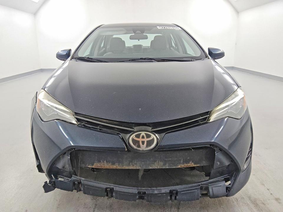 47703836 :رقم المزاد ، 5YFBURHE2JP775554 vin ، 2018 Toyota Corolla مزاد بيع