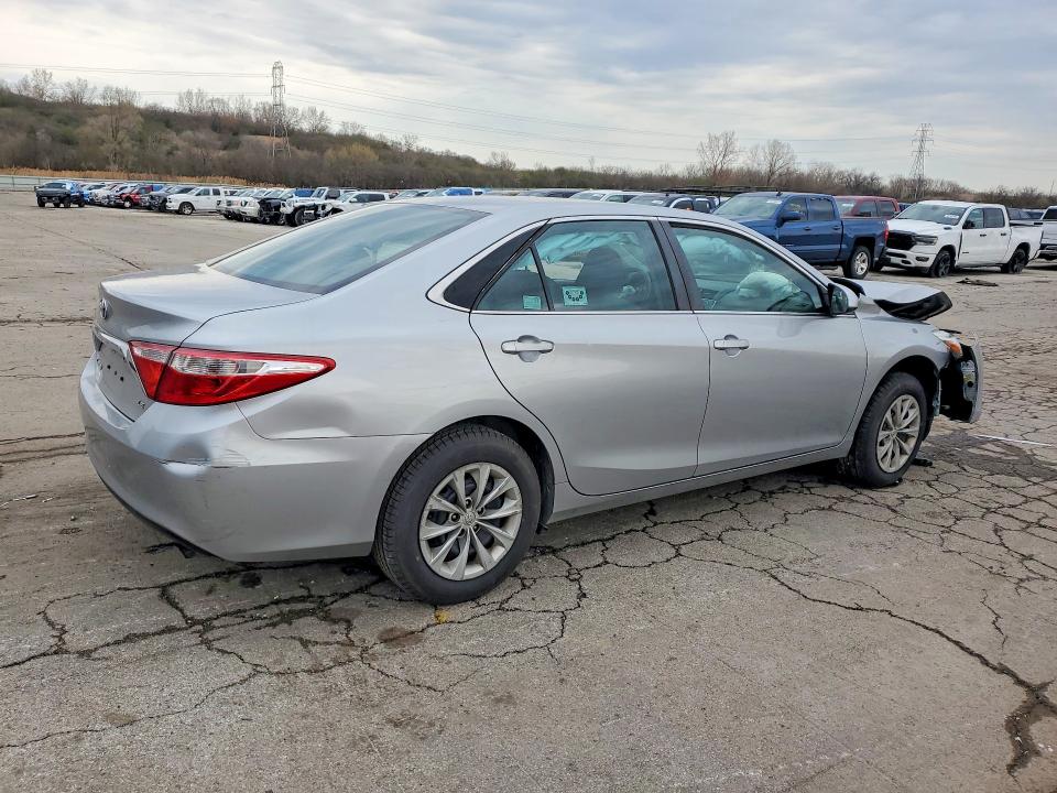 49056076 :رقم المزاد ، 4T1BF1FK5HU331730 vin ، 2017 Toyota Camry مزاد بيع