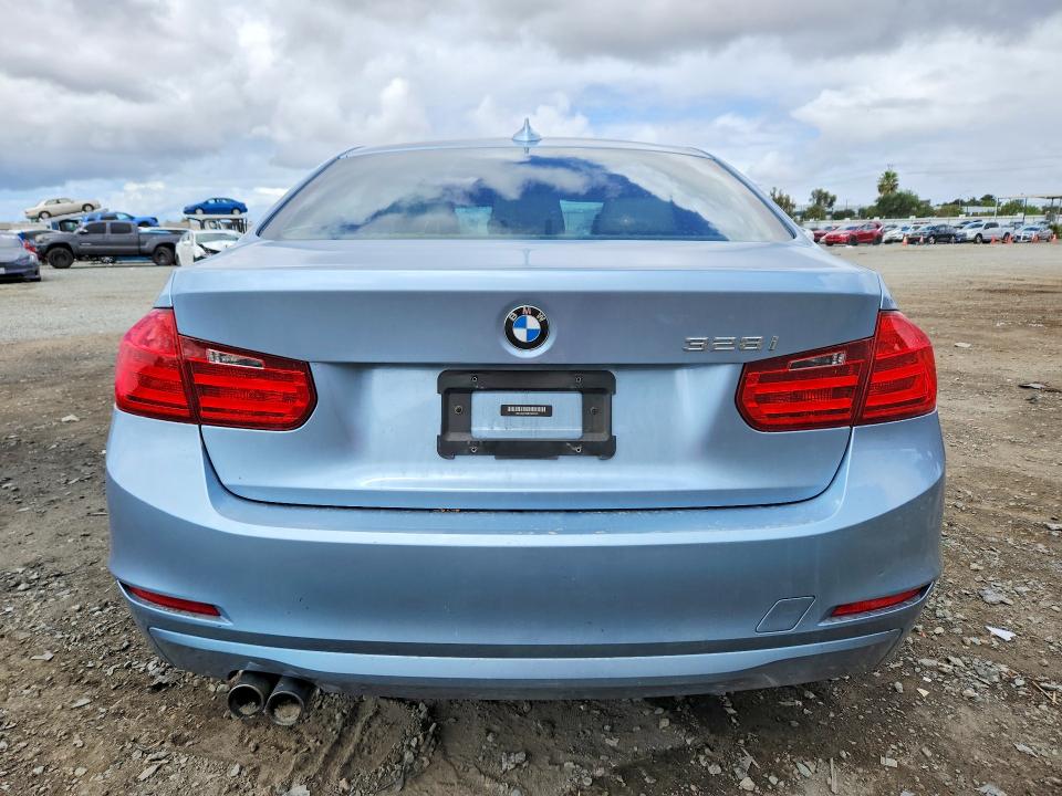49651436 :رقم المزاد ، WBA3A5C58DF352905 vin ، 2013 Bmw 328 مزاد بيع