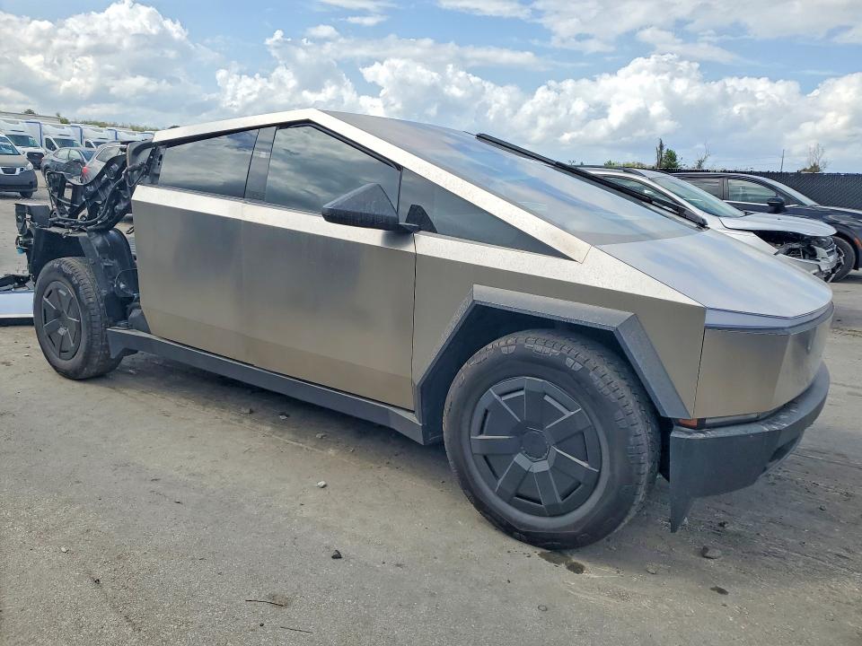 48115136 :رقم المزاد ، 7G2CEHED8RA050601 vin ، 2024 Tesla Cybertruck مزاد بيع