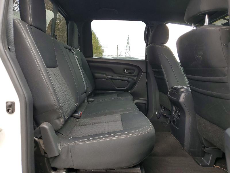 48482736 :رقم المزاد ، 1N6AA1E5XJN518503 vin ، 2018 Nissan Titan مزاد بيع