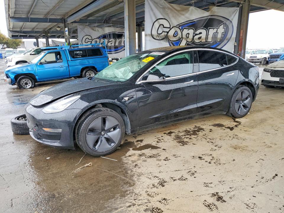 50510996 :رقم المزاد ، 5YJ3E1EA2JF172670 vin ، 2018 Tesla Model 3 مزاد بيع