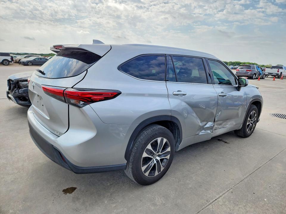 50215376 :رقم المزاد ، 5TDGZRAH9MS076011 vin ، 2021 Toyota Highlander مزاد بيع