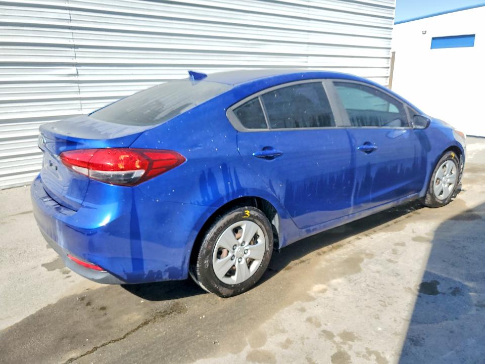 48632106 :رقم المزاد ، 3KPFL4A76JE247598 vin ، 2018 Kia Forte مزاد بيع
