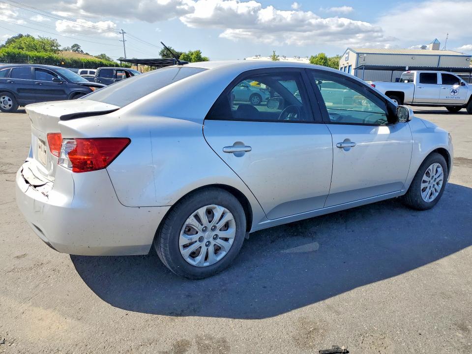 2013 Kia Forte მანქანა იყიდება აუქციონზე, vin: KNAFT4A26D5677374, აუქციონის ნომერი: 51470886