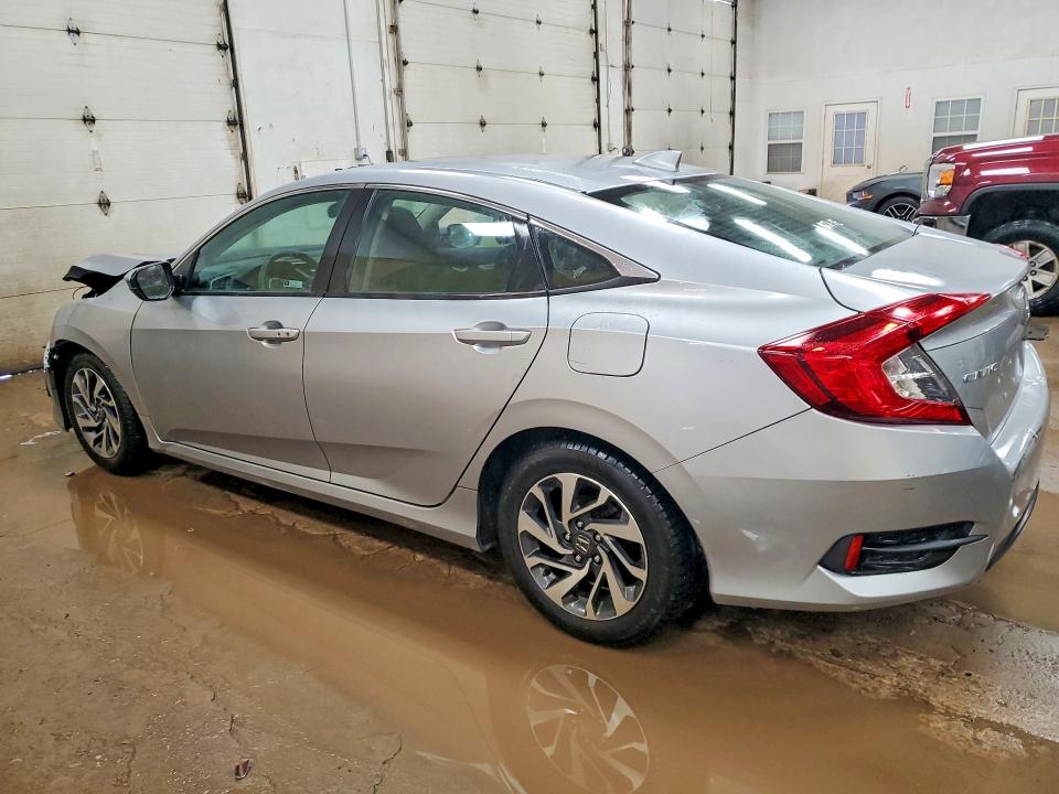 49880166 :رقم المزاد ، 19XFC2F7XJE029676 vin ، 2018 Honda Civic مزاد بيع