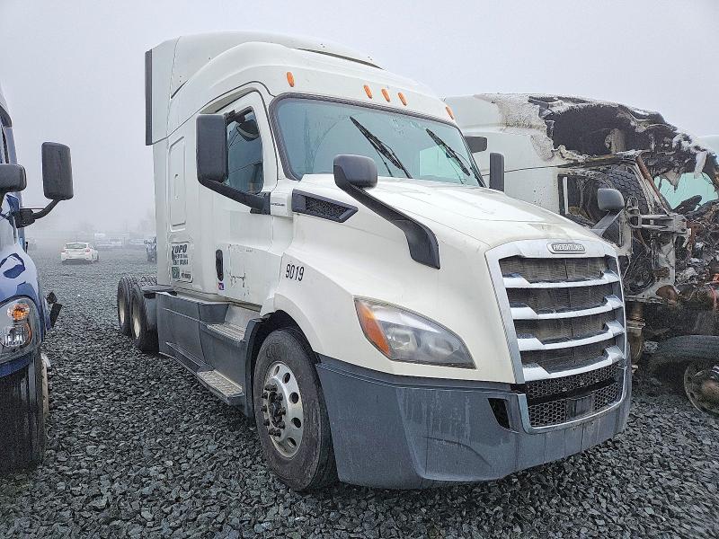 46560836 :رقم المزاد ، 3AKJHPDV1LSLG9019 vin ، 2020 Freightliner Cascadia 116 مزاد بيع