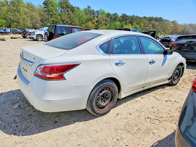 Продаж на аукціоні авто 2015 Nissan Altima, vin: 1N4AL3AP3FC276968, номер лоту: 48988726