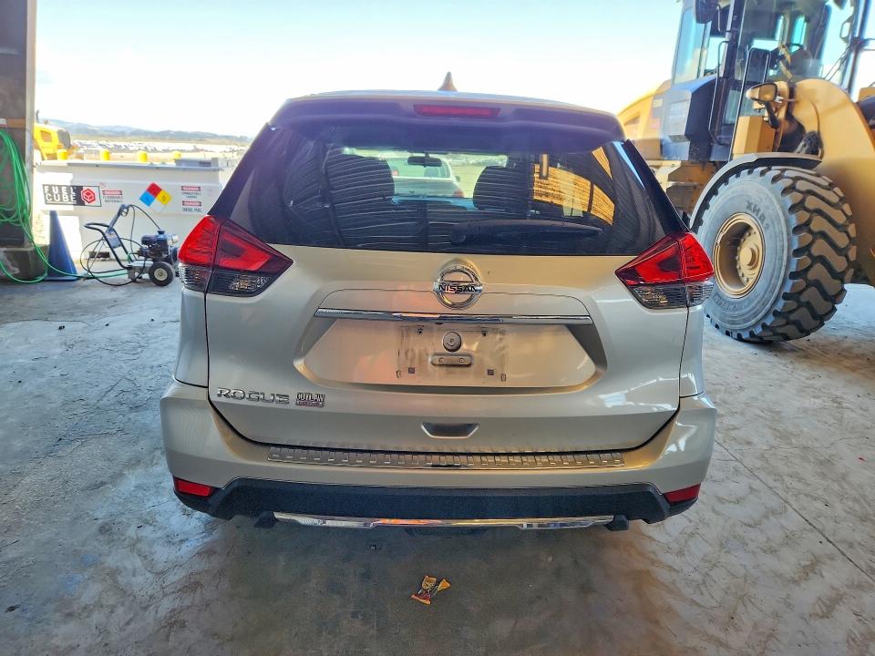 51664846 :رقم المزاد ، KNMAT2MT4HP599953 vin ، 2017 Nissan Rogue مزاد بيع