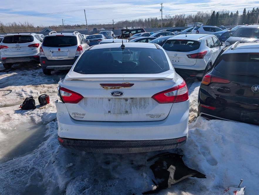 49127456 :رقم المزاد ، 1FADP3J29DL101224 vin ، 2013 Ford Focus مزاد بيع