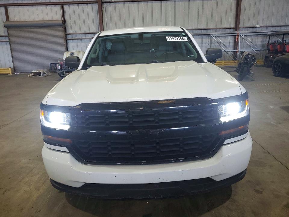 51425146 :رقم المزاد ، 1GCRCNEH5JZ320356 vin ، 2018 Chevrolet Silverado مزاد بيع