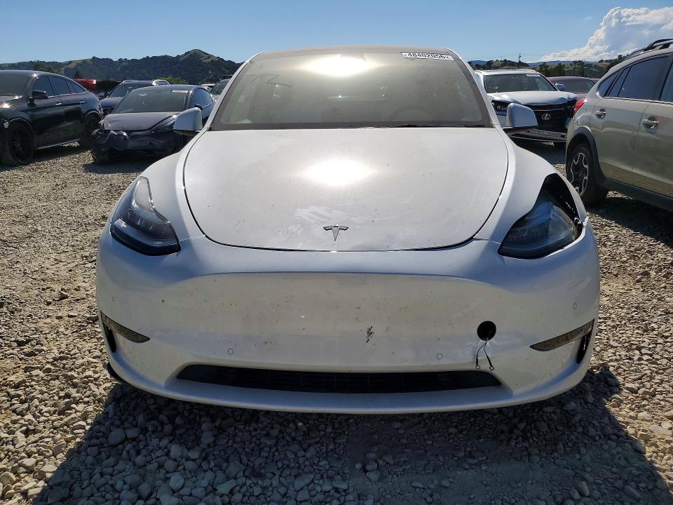 48402056 :رقم المزاد ، 7SAYGAEE2NF570134 vin ، 2022 Tesla Model Y مزاد بيع
