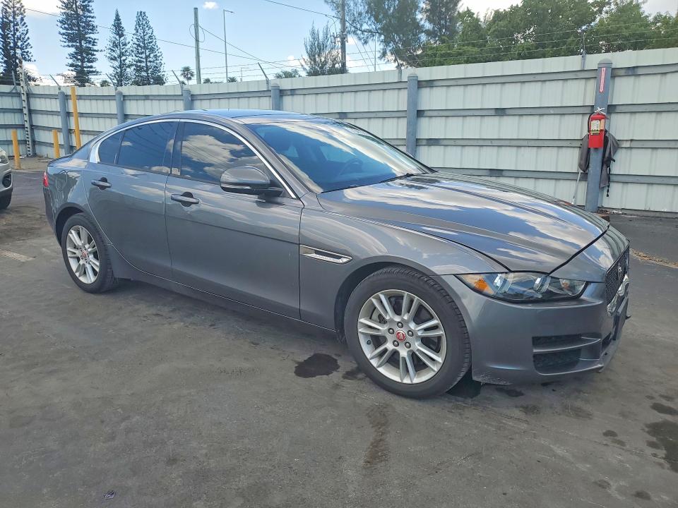 51346586 :رقم المزاد ، SAJAD4FX7JCP28761 vin ، 2018 Jaguar Xe مزاد بيع