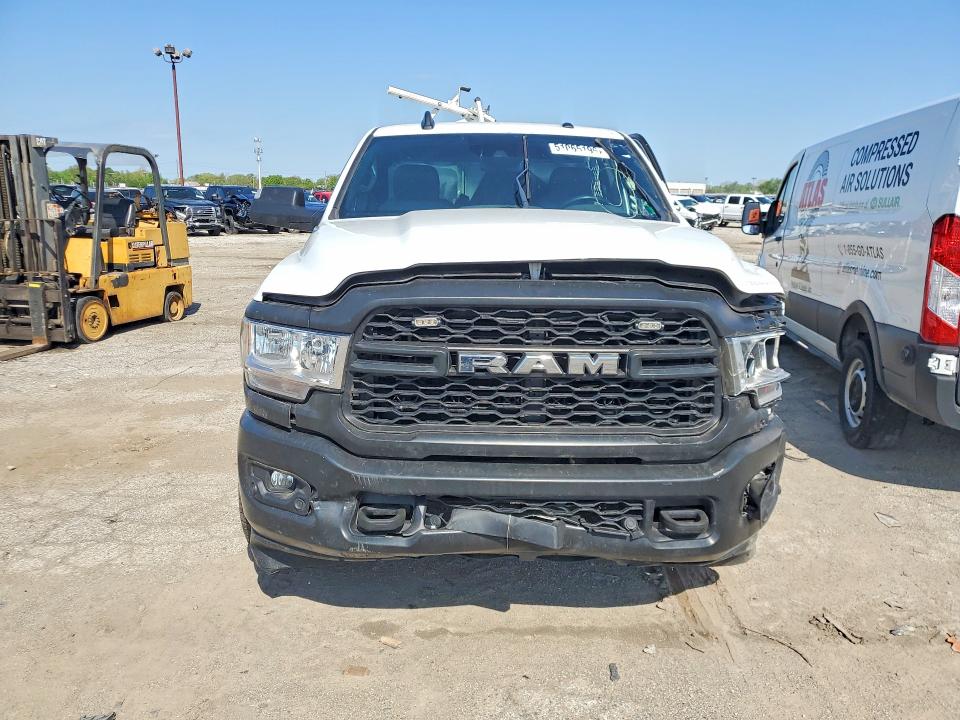 51065196 :رقم المزاد ، 3C6UR5CJXNG298401 vin ، 2022 Ram 2500 مزاد بيع