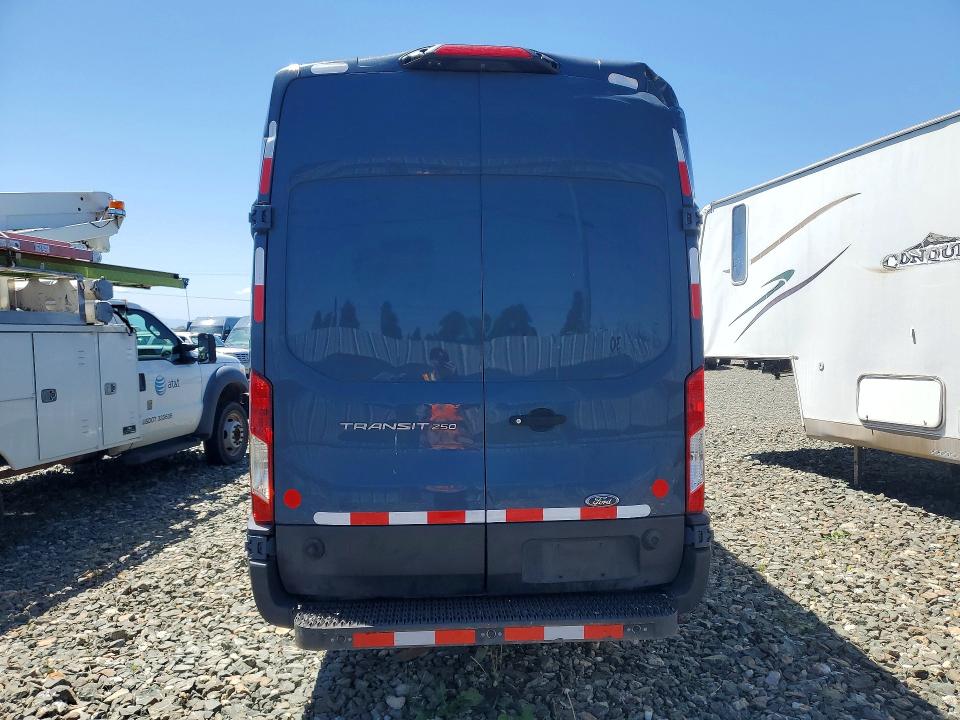 48238356 :رقم المزاد ، 1FTBR3X83LKB13672 vin ، 2020 Ford Transit مزاد بيع