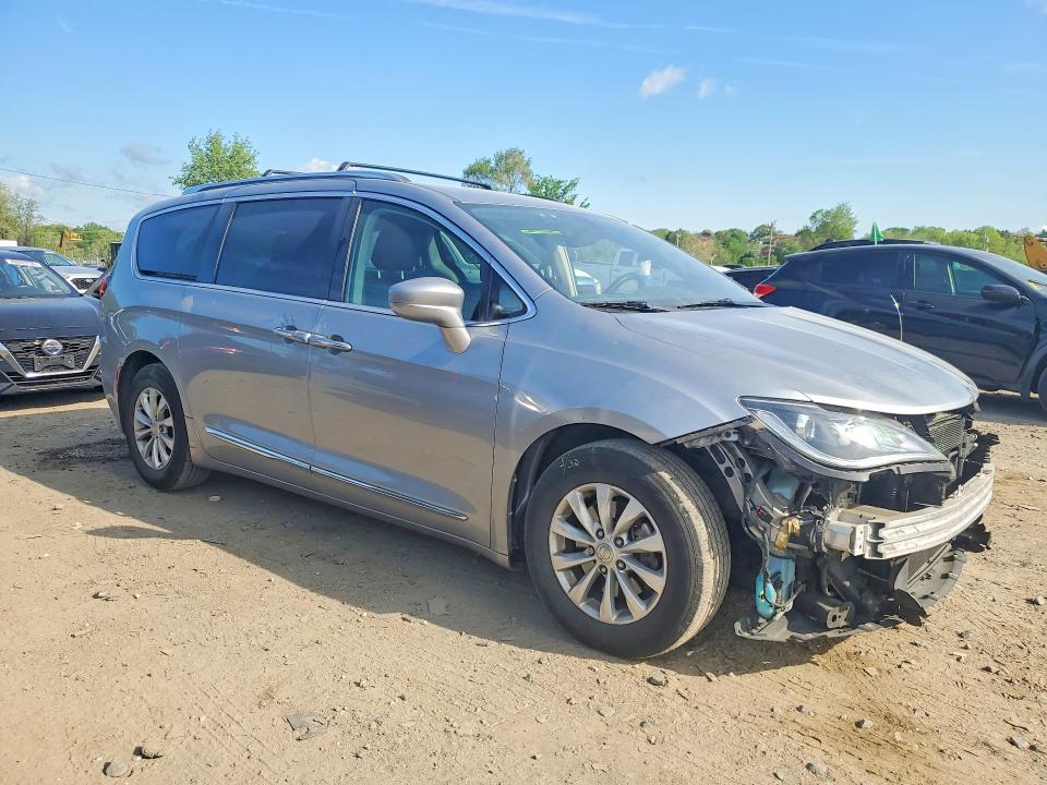 50105966 :رقم المزاد ، 2C4RC1EG4JR257776 vin ، 2018 Chrysler Pacifica مزاد بيع
