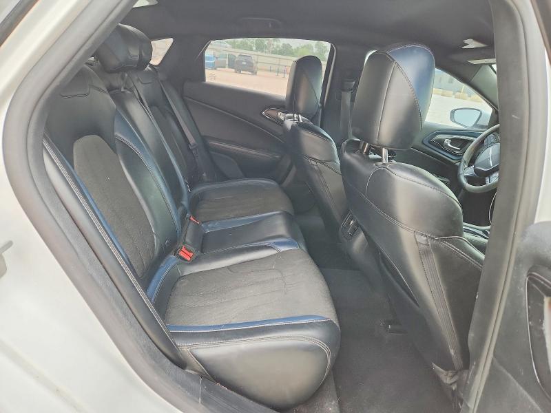 50145356 :رقم المزاد ، 1C3CCCBB8FN713197 vin ، 2015 Chrysler 200 مزاد بيع