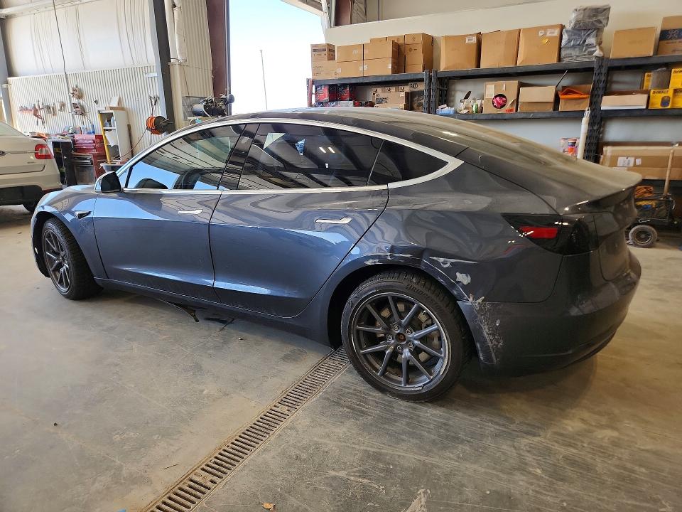 50403386 :رقم المزاد ، 5YJ3E1EB2JF114034 vin ، 2018 Tesla Model 3 مزاد بيع