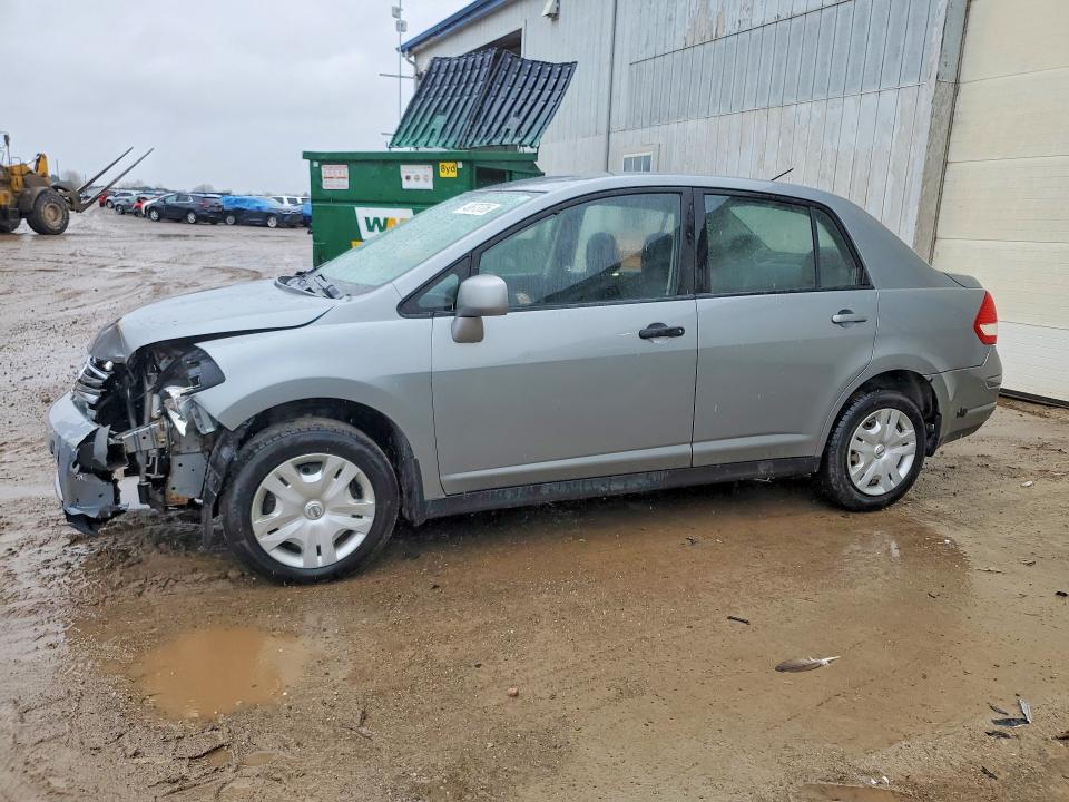 49873706 :رقم المزاد ، 3N1BC1AP0AL354240 vin ، 2010 Nissan Versa مزاد بيع