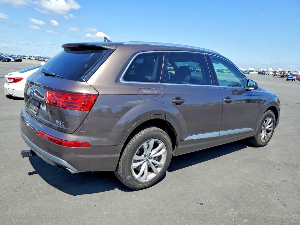 49858916 :رقم المزاد ، WA1AAAF79HD013307 vin ، 2017 Audi Q7 مزاد بيع